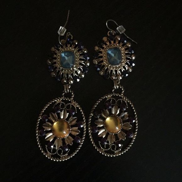 Jeweled dangling earrings - Picture 2 of 3